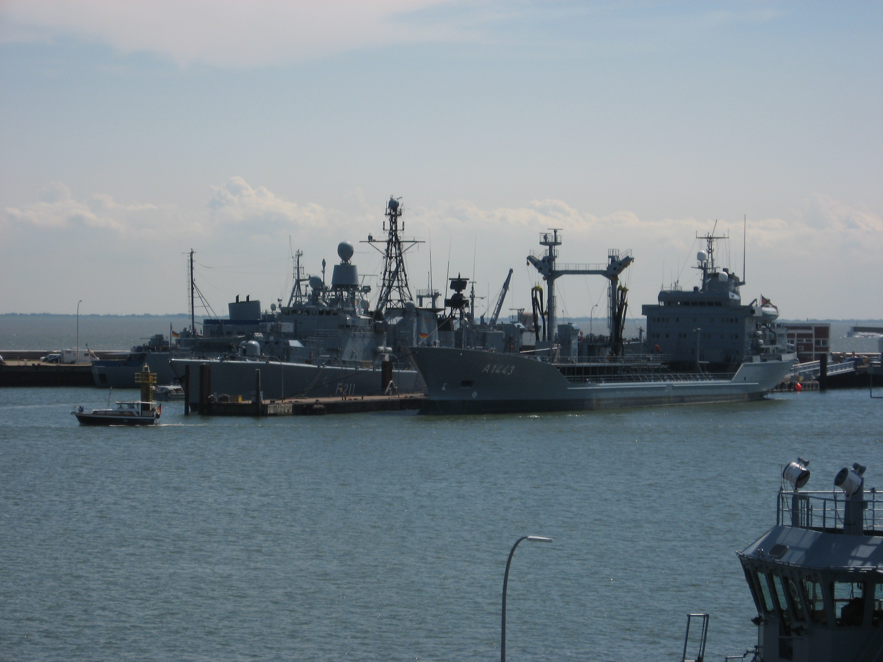 Tag der offenen Tür Marine Wilhelmshaven 30.07.08: Schiffe im Marinehafen